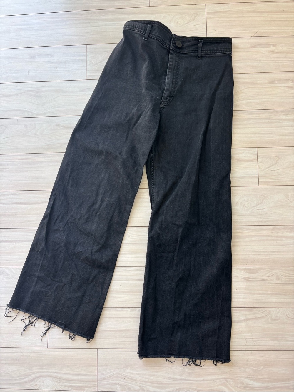 Zara Flattering Cutoff Jeans